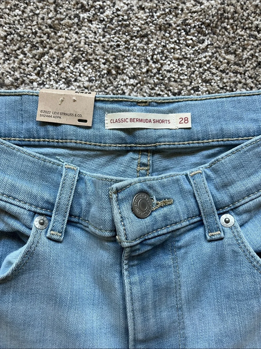 Levi's Light Blue Denim Rolled-Hem Bermuda Shorts  size 28